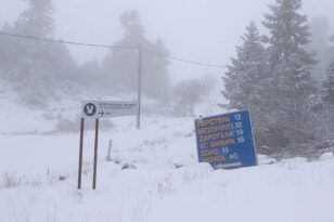 Αχαΐα: Πέσαν τα πρώτα χιόνια στα Καλάβρυτα - Προσοχή στον δρόμο προς Χιονοδρομικό