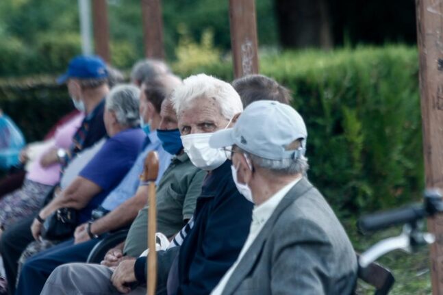 Κορονοϊός: Ισχυρή σύσταση ΕΟΔΥ για μάσκες σε νοσοκομεία, γηροκομεία και εμβολιασμό των άνω των 60 και των ευπαθών ομάδων