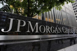 Η JPMorgan ζήτησε από τους ανεμβολίαστους υπαλλήλους της να εργάζονται από το σπίτι