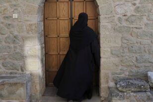 Θεσσαλονίκη: Μία ακόμη μοναχή διασωληνώθηκε από μοναστήρι