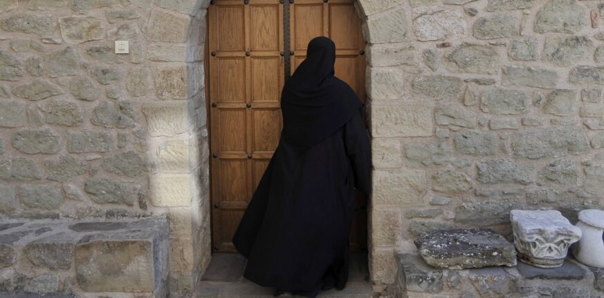 Θεσσαλονίκη: Μία ακόμη μοναχή διασωληνώθηκε από μοναστήρι