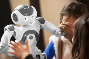 Ελληνας επιστήμονας φέρνει ρομπότ που θα ελέγχονται από τη σκέψη παραπληγικών