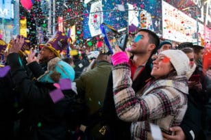 Πρωτοχρονιά 2022: Αυτά είναι τα πιο περίεργα έθιμα για τον ερχομό του νέου έτους