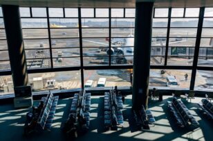 Κορονοϊός: United και Delta ακυρώνουν πάνω από 200 πτήσεις λόγω κρουσμάτων στο προσωπικό