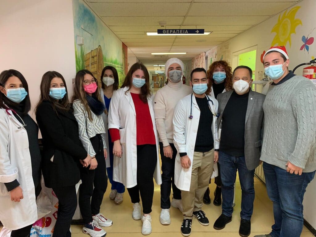 Η ΔΑΠ-ΝΔΦΚ Ιατρικής Πάτρας μοιράζει χαμόγελα στα παιδιά που νοσηλεύονται στην Παιδιατρική Κλινική του Νοσοκομείου Ρίου