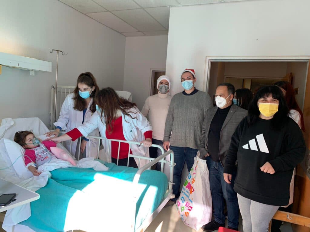 Η ΔΑΠ-ΝΔΦΚ Ιατρικής Πάτρας μοιράζει χαμόγελα στα παιδιά που νοσηλεύονται στην Παιδιατρική Κλινική του Νοσοκομείου Ρίου