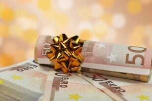 Δώρο Χριστουγέννων 2021: Μέχρι πότε πρέπει να πληρωθεί - Online υπολογισμός