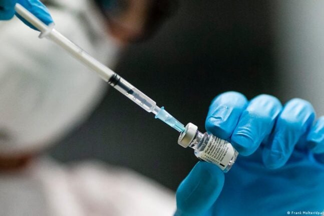 Κορονοϊός: Έρευνα εξετάζει νέα παρενέργεια του εμβολίου