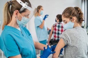 Γερμανία: Εμβολίασαν για τον κορονοϊό παιδιά 5-11 ετών με δόση ενηλίκων