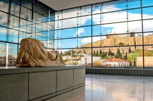Η Αυστρία επιστρέφει στην Ελλάδα δύο θραύσματα από τα Γλυπτά του Παρθενώνα