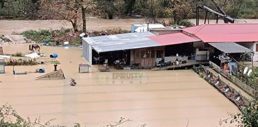 Γιάννενα: Πλημμύρισαν δρόμοι - Bούλιαξε μεγάλο ιχθυοτροφείο