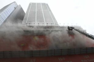 Συναγερμός στο Χονγκ Κονγκ: Φωτιά στο World Trade Center – Πάνω από 300 άνθρωποι παγιδευμένοι
