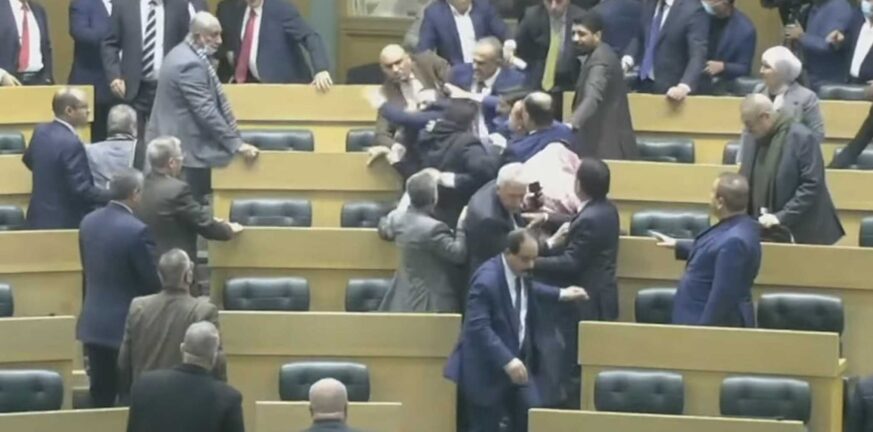Ιορδανία: Έπαιξαν τις μπουνιές στη Βουλή για την ισότητα ανδρών-γυναικών ΒΙΝΤΕΟ