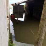 Αγρίνιο: Με τις βάρκες οι κάτοικοι στα «πνιγμένα» Καμαρετσέικα Ζευγαρακίου - ΦΩΤΟ