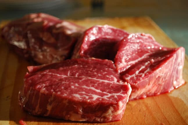 Τι είναι το κόκκινο υγρό στο συσκευασμένο κρέας των σουπερμάρκετ;