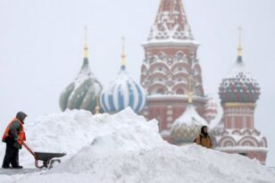 Ρωσία: Σφοδρή χιονόπτωση έπληξε τη Μόσχα για πρώτη φορά από την εποχή του Στάλιν