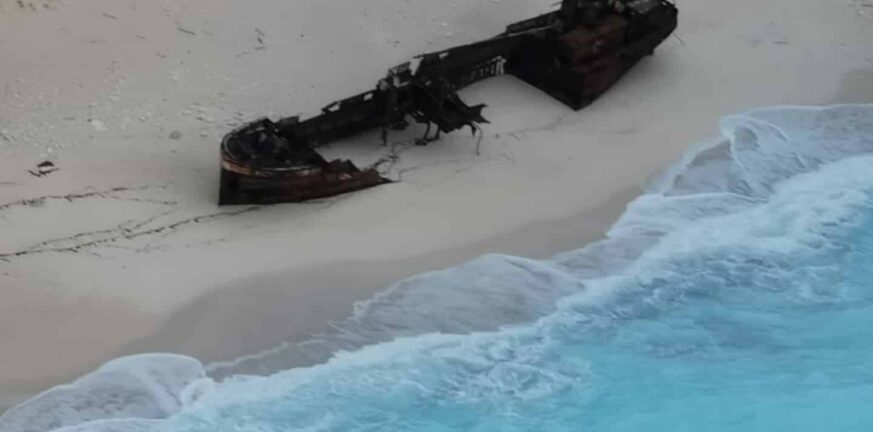 Η κακοκαιρία «έπνιξε» και το πλοίο στη γνωστή παραλία «Ναυάγιο»