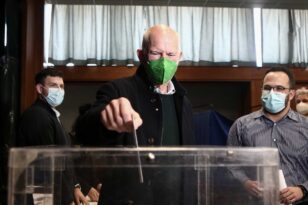 Εκλογές ΚΙΝΑΛ: Ψήφισε ο Γιώργος Παπανδρέου