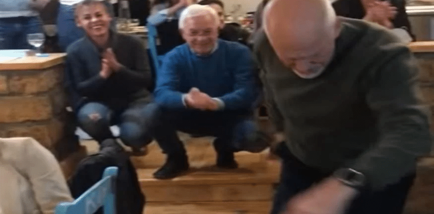 Γιώργος Παπανδρέου: Το ζεϊμπέικο που χόρεψε μετά την ήττα από Ανδρουλάκη - ΒΙΝΤΕΟ