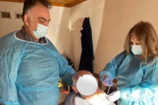 Κορονοϊός: Εμβολιάστηκε παππούς 104 ετών στα Τρίκαλα