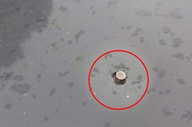 Αιγάλεω: Αδέσποτη σφαίρα βρέθηκε καρφωμένη στην οροφή ΙΧ - ΒΙΝΤΕΟ