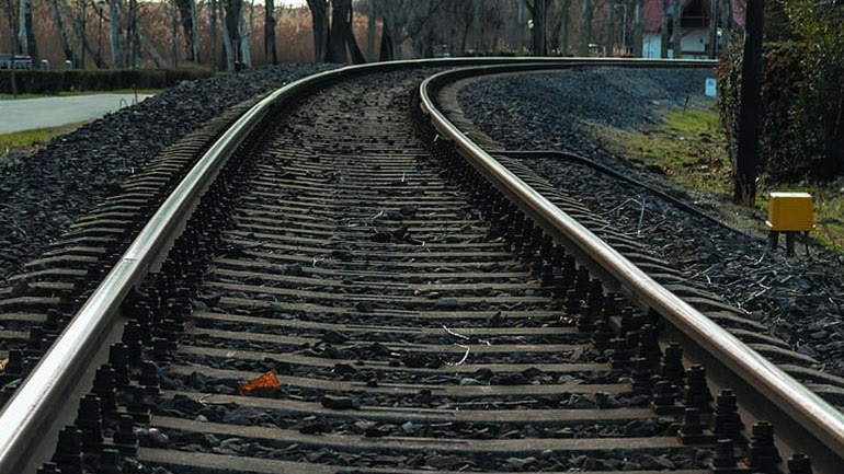 Βόλος: Αυτοκτόνησε πέφτοντας στις ράγες του τρένου - Πρώτα έκανε τον σταυρό του