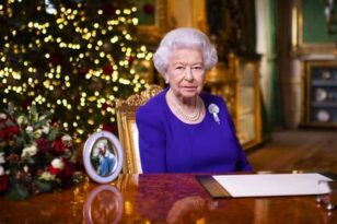 Ελισάβετ: Συντροφιά με τον γιο της πρίγκιπα Κάρολο θα περάσει τα Χριστούγεννα