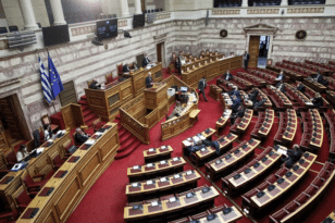 Ολομέλεια της Βουλής: Ξεκίνησε η συζήτηση του νέου αναπτυξιακού νόμου
