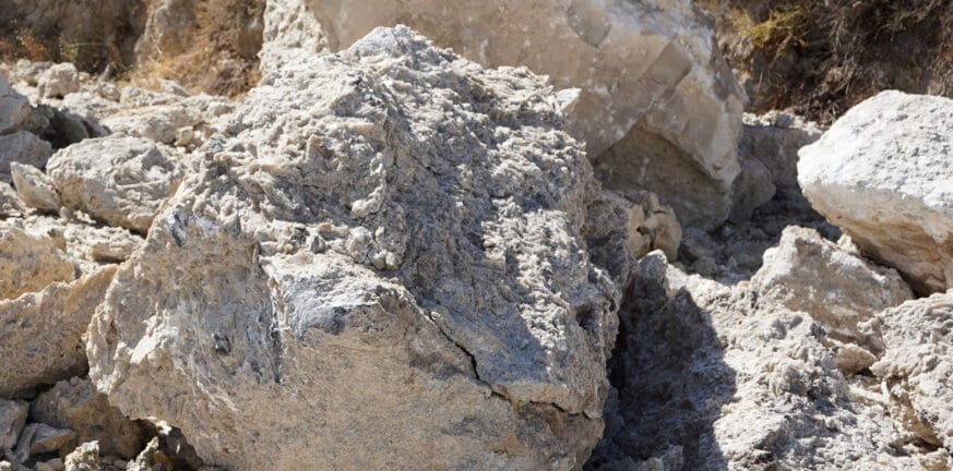 Θεσπρωτία: Βράχος αποκολλήθηκε λόγω της κακοκαιρίας και καταπλάκωσε άνδρα - Νοσηλεύεται σε κρίσιμη κατάσταση