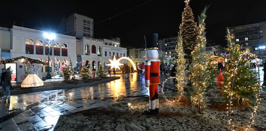 Πάτρα - Χριστουγεννιάτικο χωριό: Ανάβει την Τρίτη και εντυπωσιάζει - ΦΩΤΟ