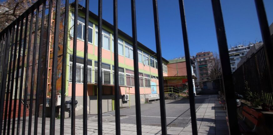 Αίγιο - Γονείς αναστατώθηκαν: Καταδικασμένος για σεξουαλικό αδίκημα κυκλοφορεί άνετα σε δημοτικό σχολείο