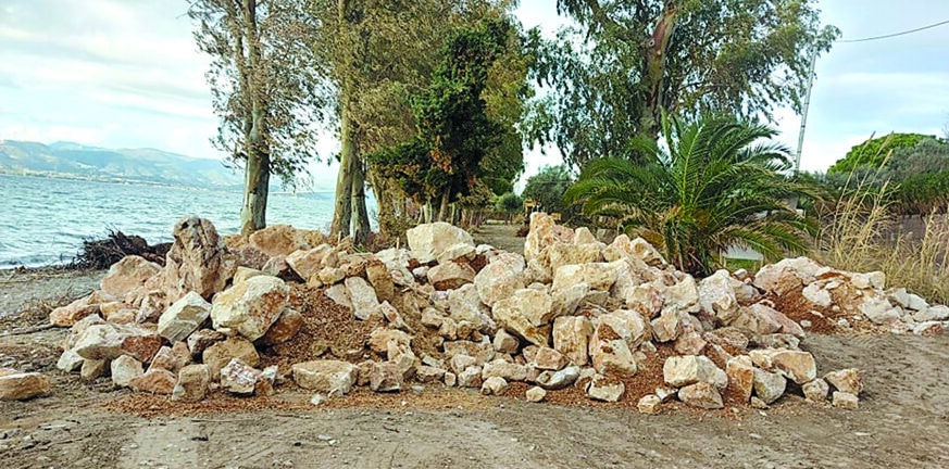 Πάτρα: Ογκόλιθοι «εμφανίστηκαν» στον Καστελλόκαμπο