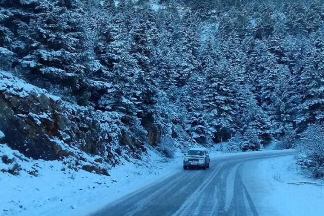Δυτική Ελλάδα: Ποιοι δρόμοι έχουν κλείσει λόγω χιονόπτωσης - Πού χρειάζονται αντιολισθητικές αλυσίδες