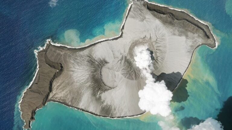 Νησιά Τόνγκα: Μεγάλες καταστροφές από το ηφαίστειο και το τσουνάμι