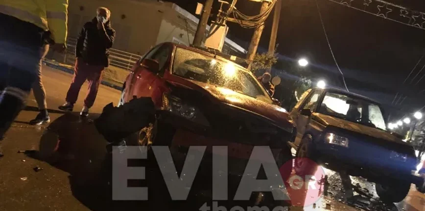 Εύβοια: Σοβαρό τροχαίο - Μετωπική σύγκρουση δύο οχημάτων