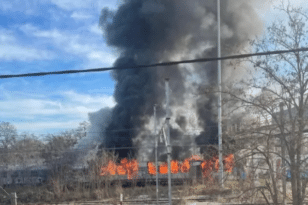 Λάρισα: Τυλίχθηκε στις φλόγες βαγόνι τρένου σε αμαξοστάσιο ΒΙΝΤΕΟ