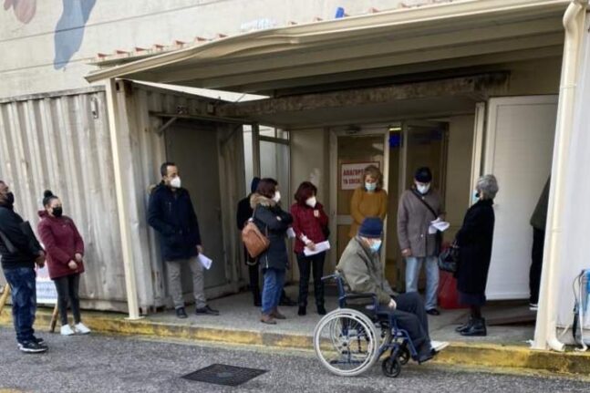 Νοσοκομείο Ρίου: Το προσωπικό καθυστέρησε, τα ΑμΕΑ περίμεναν - Πολύωρη ταλαιπωρία για ένα rapid test