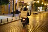 Πύργος: Διανομέας άφησε το μηχανάκι για λίγα λεπτά και του το πήραν με τις παραγγελίες