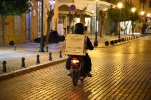 Βόλος: Έκλεψαν μηχανάκι από delivery την ώρα που έδινε την παραγγελία