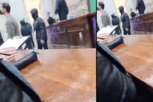 Επεισόδια στην ΑΣΟΕΕ μεταξύ κουκουλοφόρων και φοιτητών - Χτυπήθηκε καθηγητής