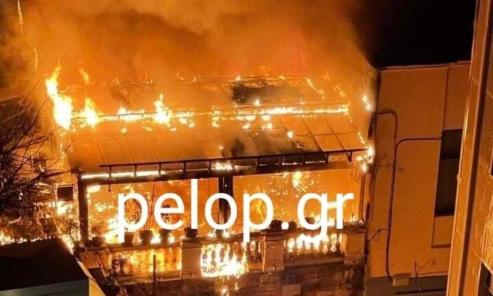 Εικόνες «αποκάλυψης» από τη φωτιά σε γνωστή καφετέρια στην Πάτρα - Μεγάλη επιχείρηση της Πυροσβεστικής ΦΩΤΟ - ΒΙΝΤΕΟ