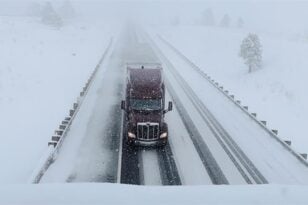 Θύελλα και χιόνια πλήττουν τις ΗΠΑ: Προβλήματα στην οδική κυκλοφορία - Ακυρώσεις πτήσεων