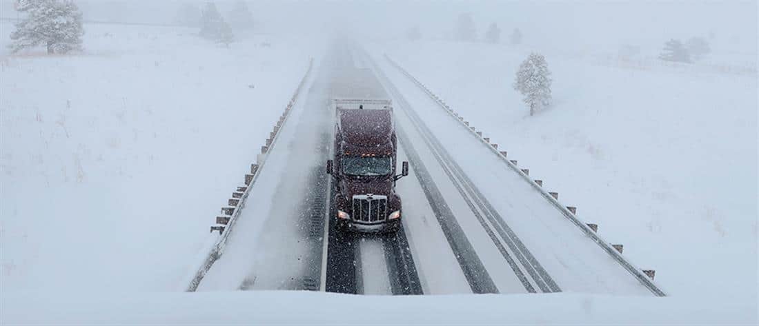 Θύελλα και χιόνια πλήττουν τις ΗΠΑ: Προβλήματα στην οδική κυκλοφορία – Ακυρώσεις πτήσεων