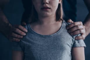 Φρίκη στο Αμύνταιο: 12χρονη εκμυστηρεύτηκε στους δασκάλους τον βιασμό από τον πατέρα της