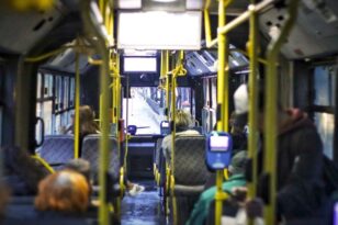 Θεσσαλονίκη: Επιτέθηκε σε άτομο με πρόβλημα όρασης μέσα στο λεωφορείο - ΒΙΝΤΕΟ
