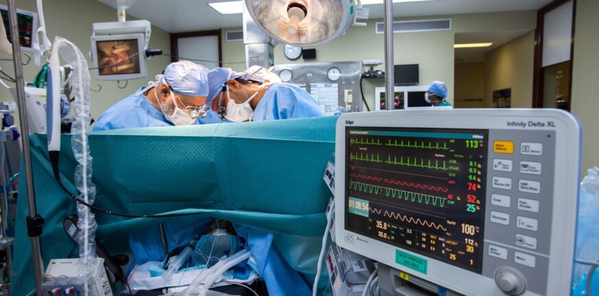 ΗΠΑ: Νοσοκομείο αρνείται να κάνει μεταμόσχευση καρδιάς σε ανεμβολίαστο ασθενή