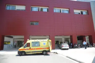 Πάτρα: Αντιεμβολιαστές απειλούν Διευθυντή του Νοσοκομείου «Αγιος Ανδρέας» - Γιατί τον καταγγέλλουν
