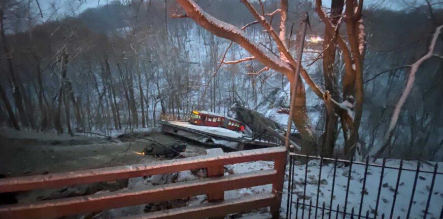 Γέφυρα κατέρρευσε παρασύροντας λεωφορείο στο Πίτσμπουργκ – Συγκλονιστικές εικόνες