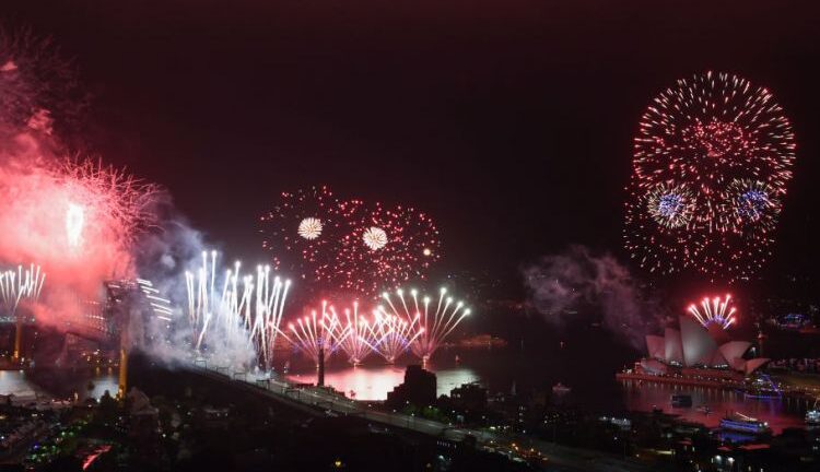 Πρωτοχρονιά 2022 στη σκιά της «Όμικρον» - Πως γιορτάστηκε σε όλο τον κόσμο