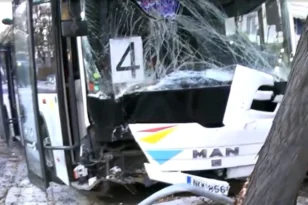 Καλαμαριά - Θεσσαλονίκη: Ένας τραυματίας από τη σύγκρουση λεωφορείου με ταξί - ΒΙΝΤΕΟ